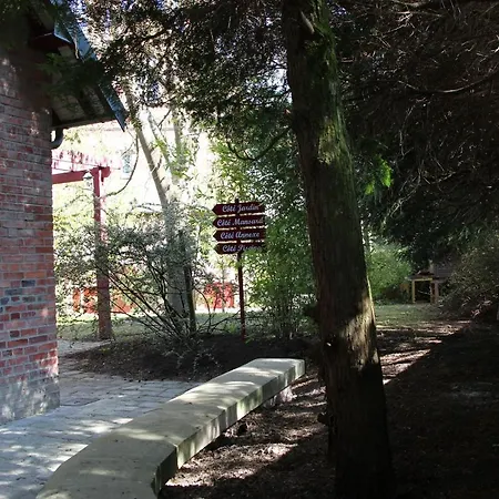 Les Jardins Carnot Πανσιόν