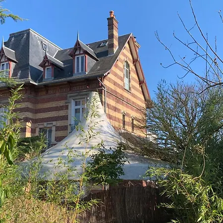 Les Jardins Carnot Guest house 3*